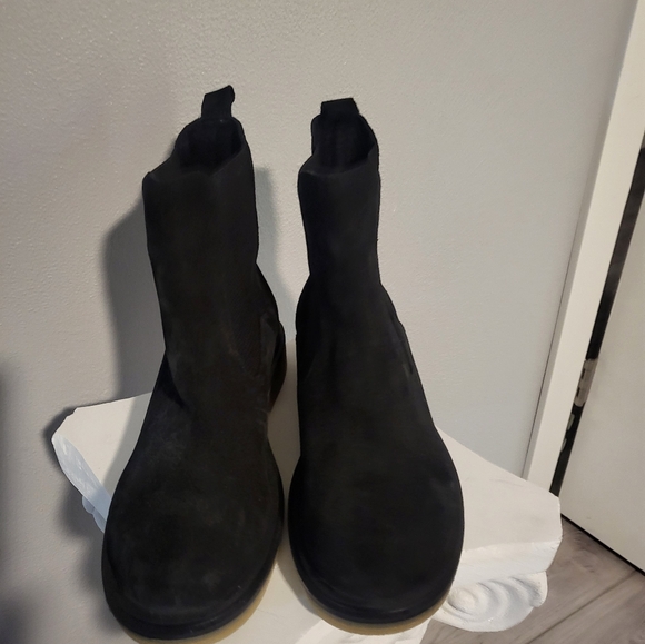 BUENO Chelsea Suede Ankle Boot - Picture 6 of 10